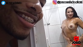 Video de sexo com pau grande comendo essa puta branquinha no sexo quente