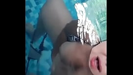 Hentai yotsuba na piscina com uma novinha amadora gozando