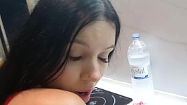 Jacquelineoficial comendo cuzinho da novinha safada