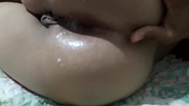 Xoxotaria anal com branquinha dando cuzinho